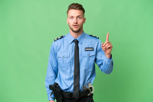 Młody Policjant Odosobnionym Tle Myślący Pomyśle Wskazującym Palcem Górę — Zdjęcie stockowe