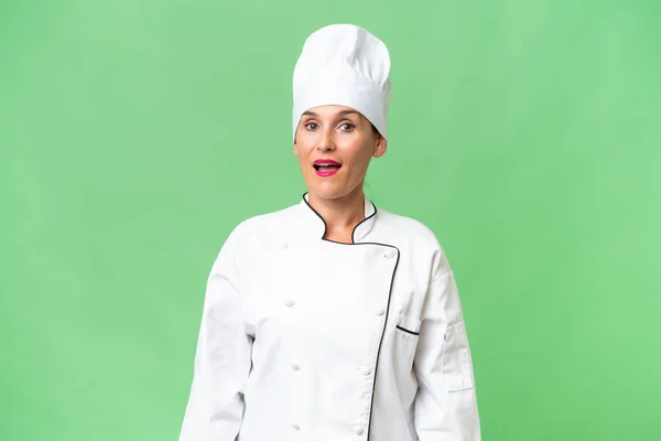 Chef Donna Mezza Età Sfondo Isolato Con Espressione Facciale Sorpresa — Foto Stock