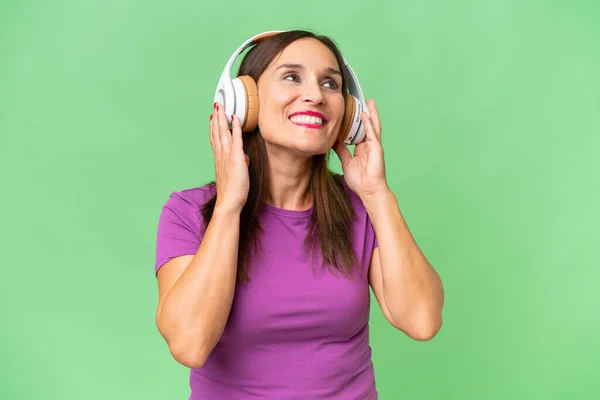 Middle Aged Caucasian Woman Isolated Background Listening Music Singing — Stock Photo, Image