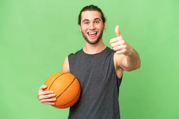 Ung Basketspelare Man Över Isolerad Bakgrund Med Tummen Upp Eftersom — Stockfoto