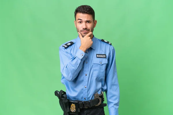 Giovane Uomo Caucasico Polizia Sfondo Isolato Pensando — Foto Stock