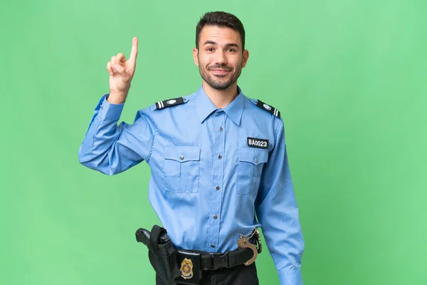 Молодий Поліцейський Кавказький Чоловік Над Ізольованим Тлом Вказує Чудову Ідею — стокове фото