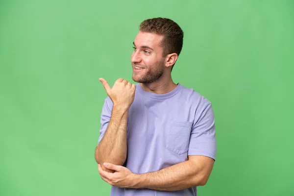 Young Handsome Caucasian Man Isolated Green Chroma Background Pointing Side — Stock Photo, Image