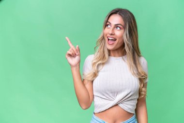 Genç Uruguaylı kadın parmak kaldırırken çözümün farkına varma niyetinde.