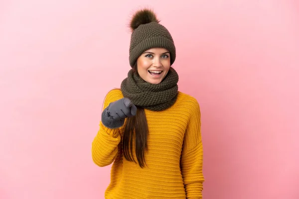 Young Caucasian Girl Winter Hat Isolated Pink Background Surprised Pointing — Stock Photo, Image