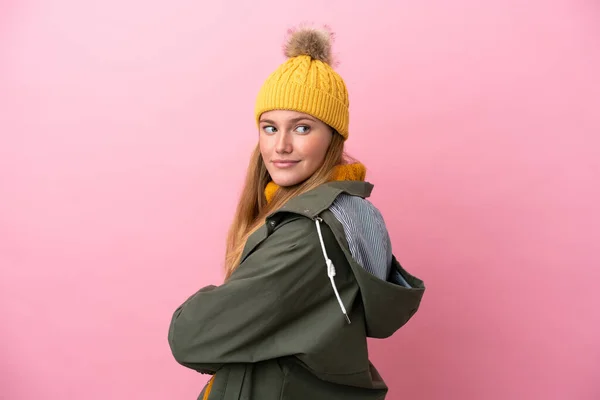 Junge Blonde Frau Trägt Winterjacke Isoliert Auf Rosa Hintergrund Mit — Stockfoto