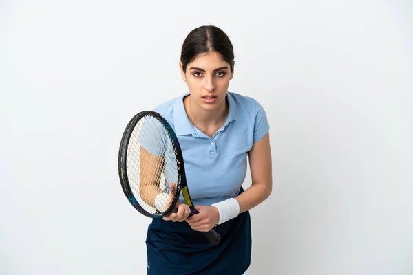 Junge Kaukasische Frau Isoliert Auf Weißem Hintergrund Tennis Spielen — Stockfoto
