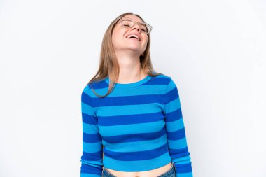 Beyaz arka planda izole edilmiş güzel sarışın kadın gülüyor.