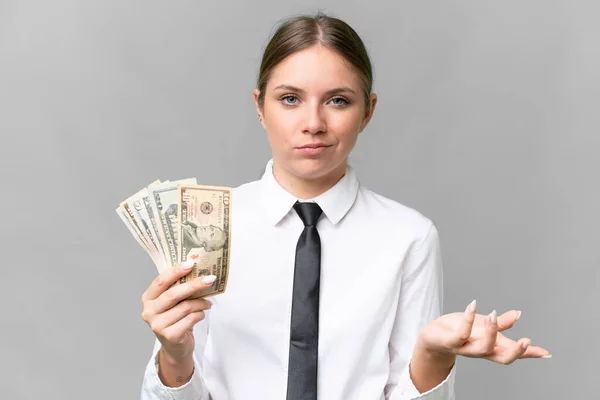 Joven Negocio Mujer Caucásica Sosteniendo Dinero Sobre Fondo Aislado Haciendo — Foto de Stock
