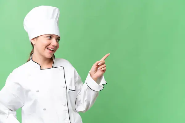 Jeune Chef Femme Sur Fond Vert Isolé — Photo