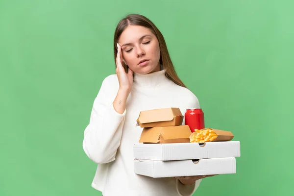 Young Beautiful Blonde Woman Holding Takeaway Food Isolated Background Headache — Stock Photo, Image