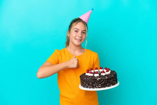 Pequeña Chica Caucásica Sosteniendo Pastel Cumpleaños Aislado Sobre Fondo Azul —  Fotos de Stock