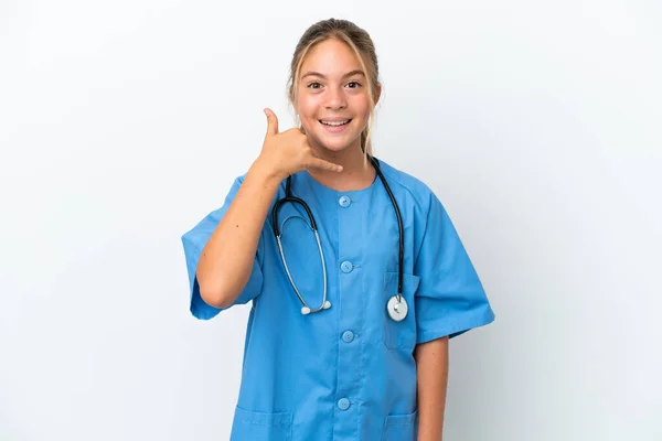 Uma Menina Caucasiana Disfarçada Cirurgiã Isolada Fundo Branco Fazer Gesto — Fotografia de Stock