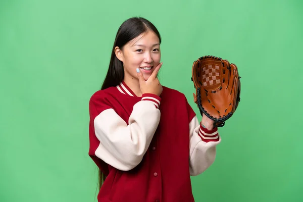 Jonge Aziatische Vrouw Met Honkbal Handschoen Geïsoleerde Achtergrond Gelukkig Glimlachen — Stockfoto