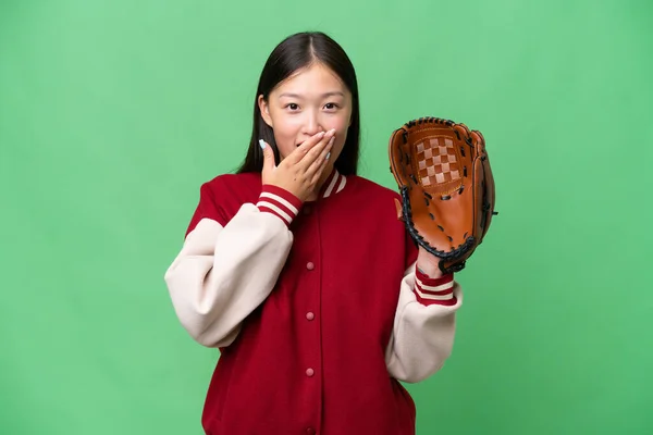 Jonge Aziatische Vrouw Met Honkbal Handschoen Geïsoleerde Achtergrond Gelukkig Lachende — Stockfoto