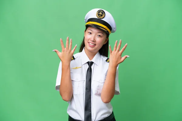 Pilota Aereo Asiatico Donna Oltre Isolato Sfondo Contando Dieci Con — Foto Stock