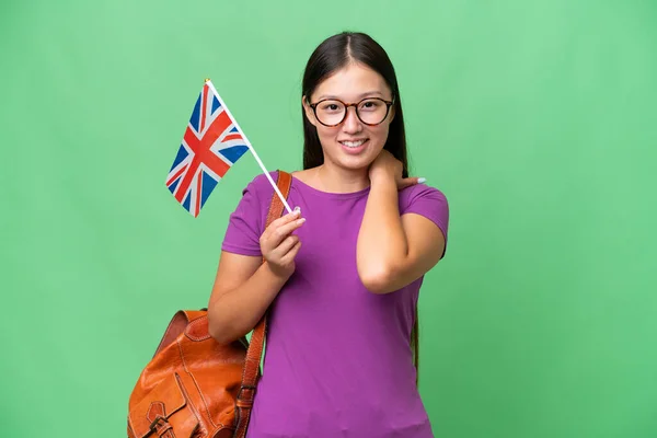 Ung Asiatisk Kvinna Som Håller Brittisk Flagga Över Isolerad Bakgrund — Stockfoto