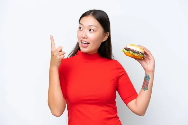 Jeune Femme Asiatique Tenant Hamburger Isolé Sur Fond Blanc Dans — Photo