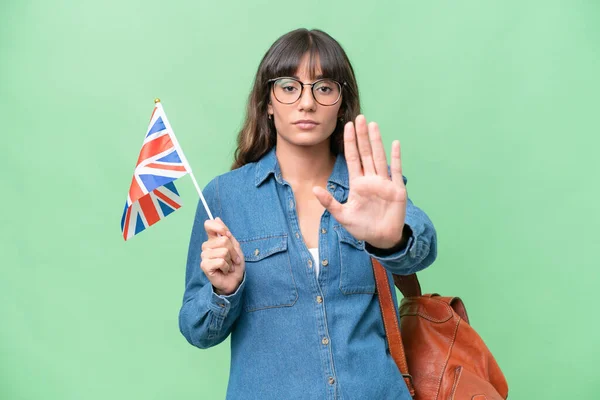 Молода Жінка Яка Тримає Прапор Великої Британії Над Ізольованим Фоном — стокове фото