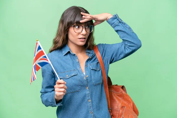 Молода Жінка Яка Тримає Прапор Великої Британії Над Ізольованим Фоном — стокове фото