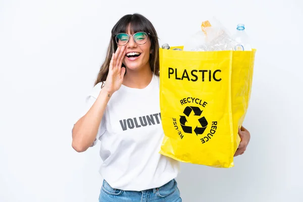 Junge Kaukasische Frau Mit Einer Tüte Voller Plastikflaschen Zum Recyceln — Stockfoto