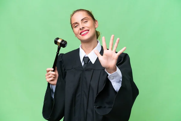 Δικαστής Καυκάσιος Γυναίκα Πάνω Από Απομονωμένη Φόντο Μετρώντας Πέντε Δάχτυλα — Φωτογραφία Αρχείου