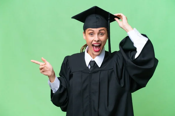 Jovem Universidade Pós Graduação Caucasiano Mulher Sobre Isolado Fundo Surpreso — Fotografia de Stock