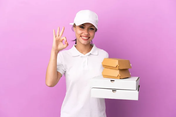Pizza Szállítás Orosz Lány Munka Egyenruhában Felvette Pizza Dobozok Hamburgerek — Stock Fotó