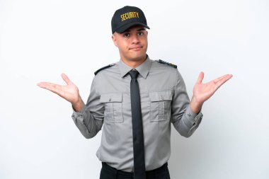 Beyaz arka planda izole genç beyaz güvenlik adam şüphe içinde el kaldırırken