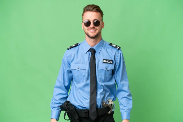 Giovane Poliziotto Sfondo Isolato Con Occhiali Felice — Foto Stock