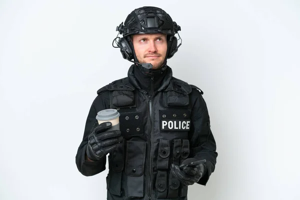 Swat Человек Изолированном Белом Фоне Держа Кофе Забрать Мобильный Телефон — стоковое фото