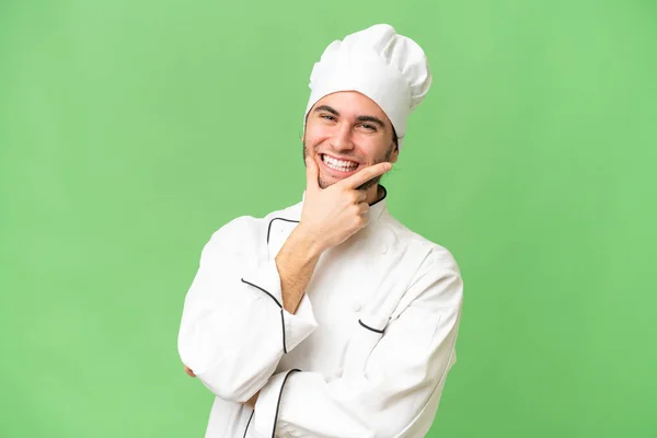 Joven Guapo Chef Hombre Sobre Aislado Fondo Sonriendo — Foto de Stock