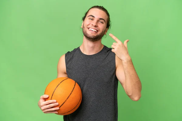 Ung Basketspelare Man Över Isolerad Bakgrund Ger Tummen Upp Gest — Stockfoto