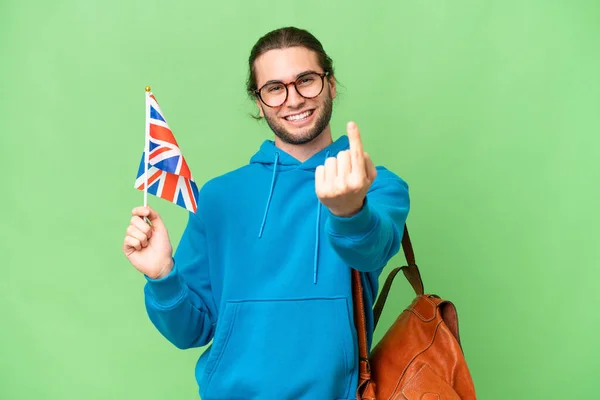 Mladý Pohledný Muž Drží Britskou Vlajku Nad Izolovaným Pozadím Dělá — Stock fotografie