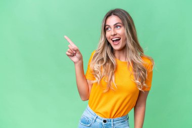 Genç Uruguaylı kadın parmak kaldırırken çözümün farkına varma niyetinde.