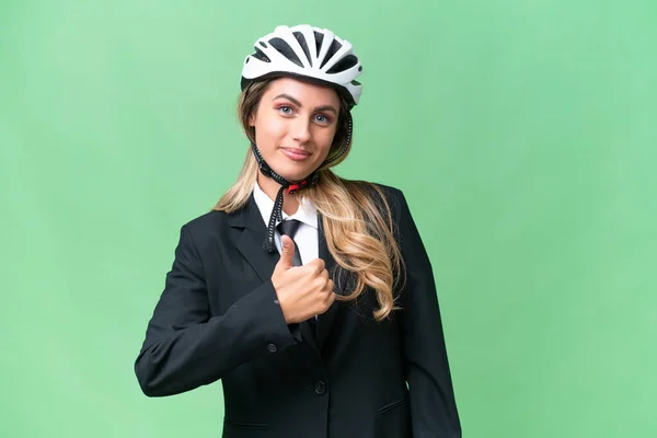 Деловая Уругвайская Женщина Шлемовом Байкере Изолированном Фоне Показывает Большой Палец — стоковое фото