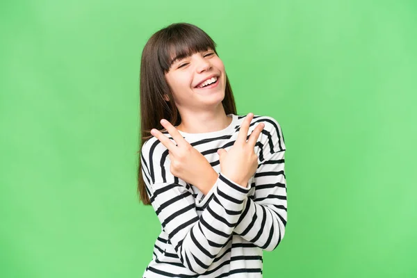 Menina Caucasiana Sobre Fundo Isolado Sorrindo Mostrando Sinal Vitória — Fotografia de Stock