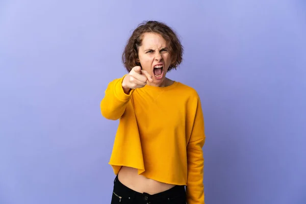 Young English Woman Isolated Purple Background Frustrated Pointing Front — 图库照片