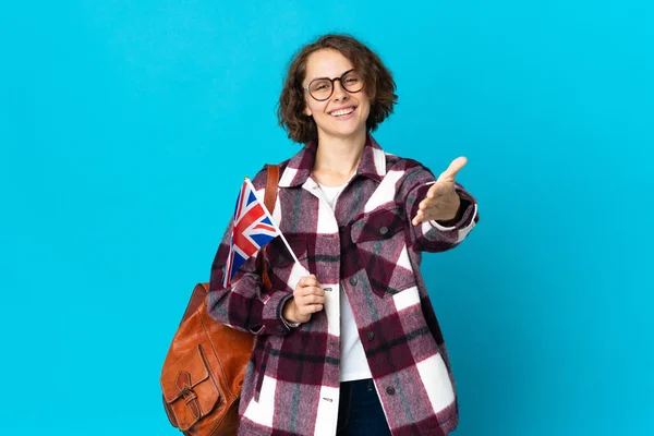 Junge Engländerin Mit Einer Britischen Flagge Auf Blauem Hintergrund Schüttelt — Stockfoto