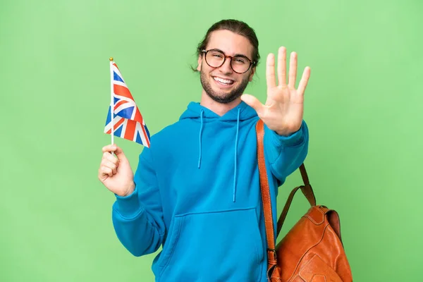 Młody Przystojny Mężczyzna Trzymając Wielka Brytania Flaga Nad Odizolowane Tło — Zdjęcie stockowe