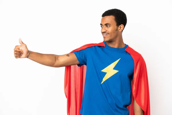 Африканський Американський Супергерой Над Ізольованим Білим Фоном Даючи Пальцями Вгору — стокове фото