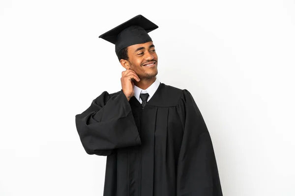 Afrikalı Amerikalı Üniversite Mezunu Izole Edilmiş Beyaz Bir Arka Plan — Stok fotoğraf