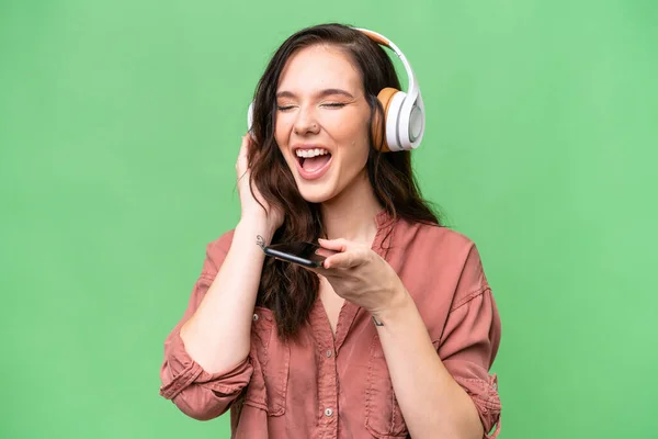 Jonge Blanke Vrouw Geïsoleerde Achtergrond Luisteren Muziek Met Een Mobiele — Stockfoto