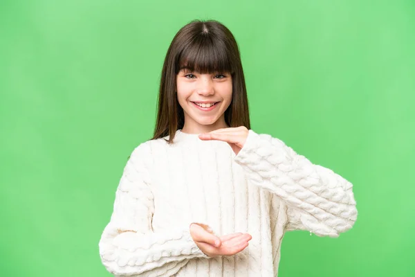 Little Caucasian Girl Isolated Background Holding Copyspace Imaginary Palm Insert — Stock Photo, Image