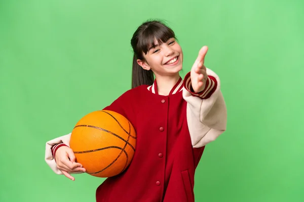 Kis Kaukázusi Lány Kosárlabdázik Elszigetelt Háttérrel Kezet Rázva Egy Üzlet — Stock Fotó