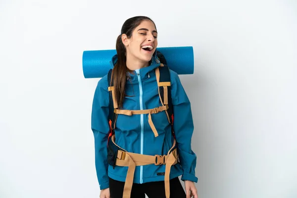 Młody Alpinista Dużym Plecakiem Odosobnionym Tle Śmiejący Się — Zdjęcie stockowe