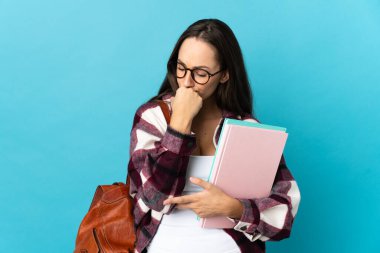 Tecrit edilmiş genç bir bayan öğrencinin şüpheleri var.