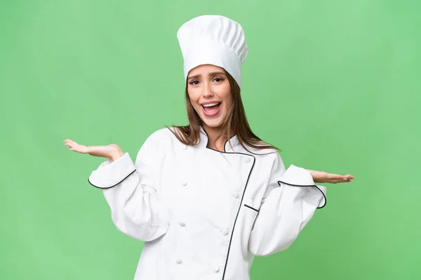Giovane Chef Donna Caucasica Sfondo Isolato Con Espressione Facciale Scioccata — Foto Stock