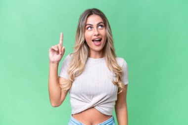 Genç Uruguaylı kadın parmak kaldırırken çözümün farkına varma niyetinde.