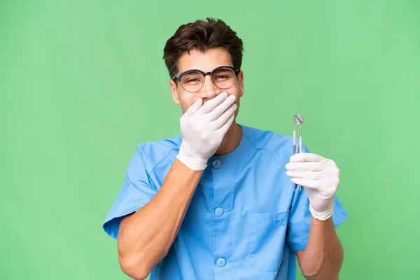 Jovem Dentista Homem Segurando Ferramentas Sobre Fundo Isolado Feliz Sorrindo — Fotografia de Stock